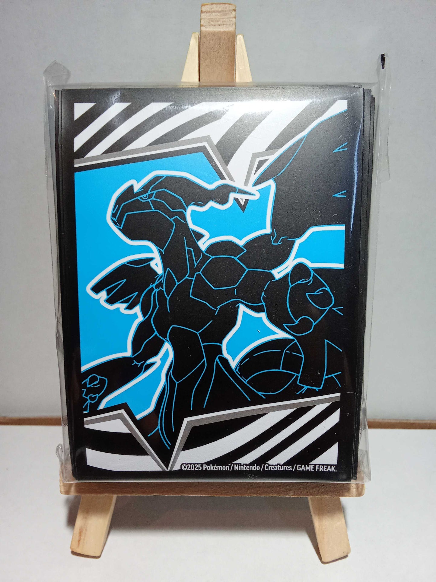 1 paquet de 65 sleeves Zekrom